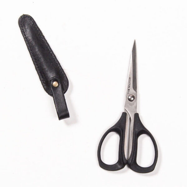 Ciseaux pour textile avec étuis en cuir