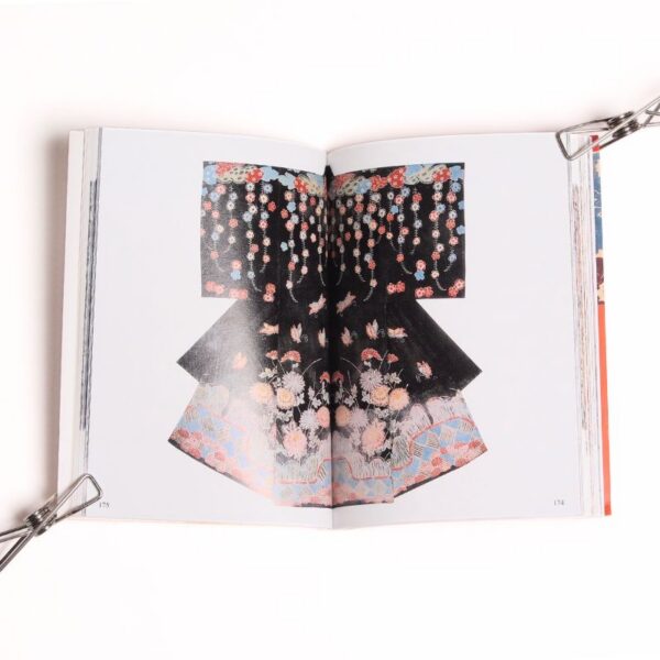 Livre Ryukyu Bingata Traditional Clothes of Okinawa Livre Ryukyu Bingata Traditional Clothes of Okinawa