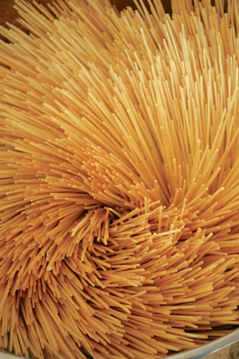 Teindre la paille pour mieux la révéler