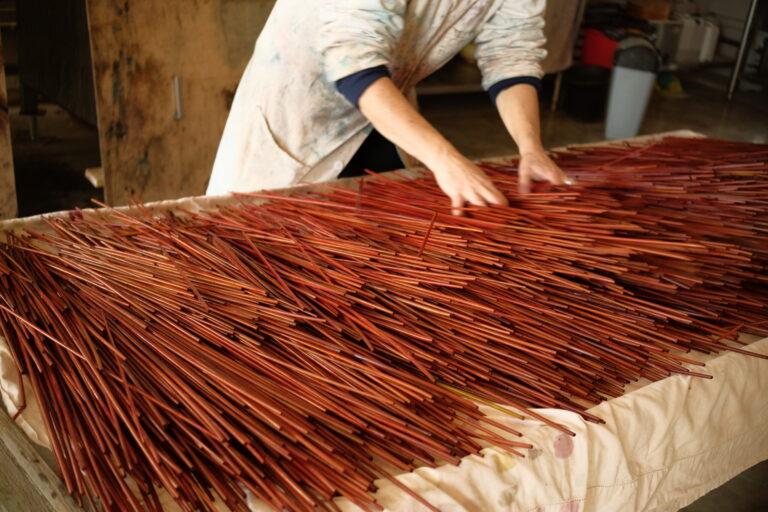 Teindre la paille pour mieux la révéler