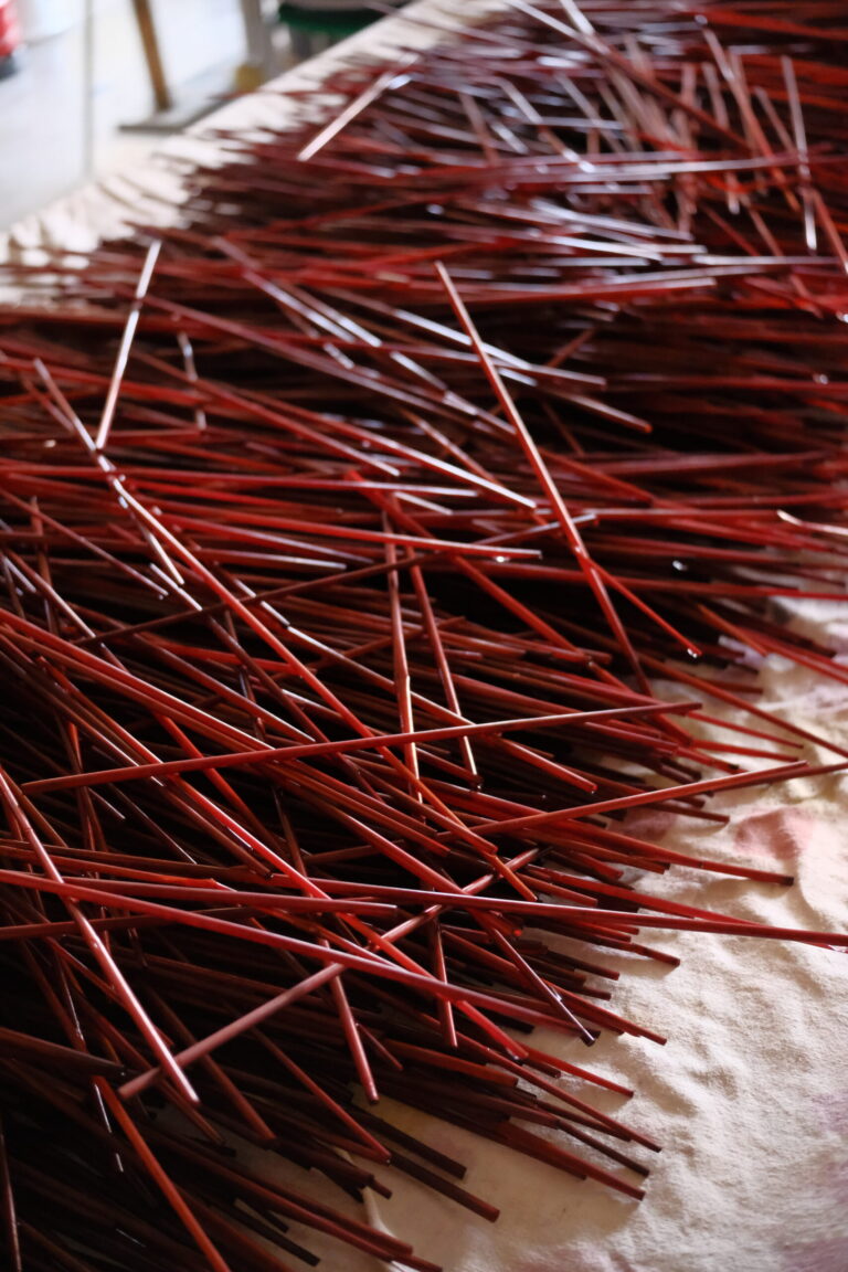 Teindre la paille pour mieux la révéler