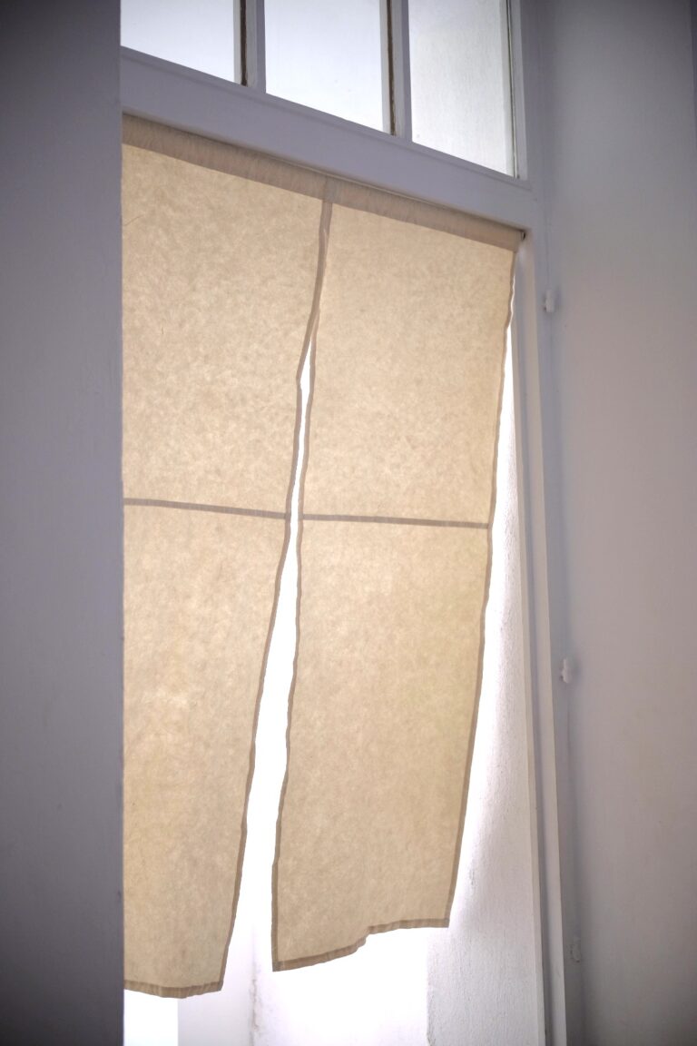 Norens en papier washi chez Vague Arles