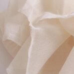 Voile de laine grège tissée au japon - au mètre